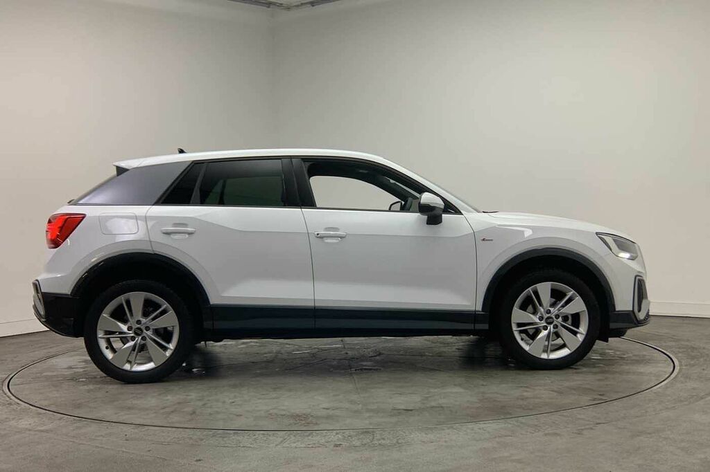 Audi Q2 S Line 30 Tfsi 116 Ps 6-Speed - 2024 HG24UWO White #4