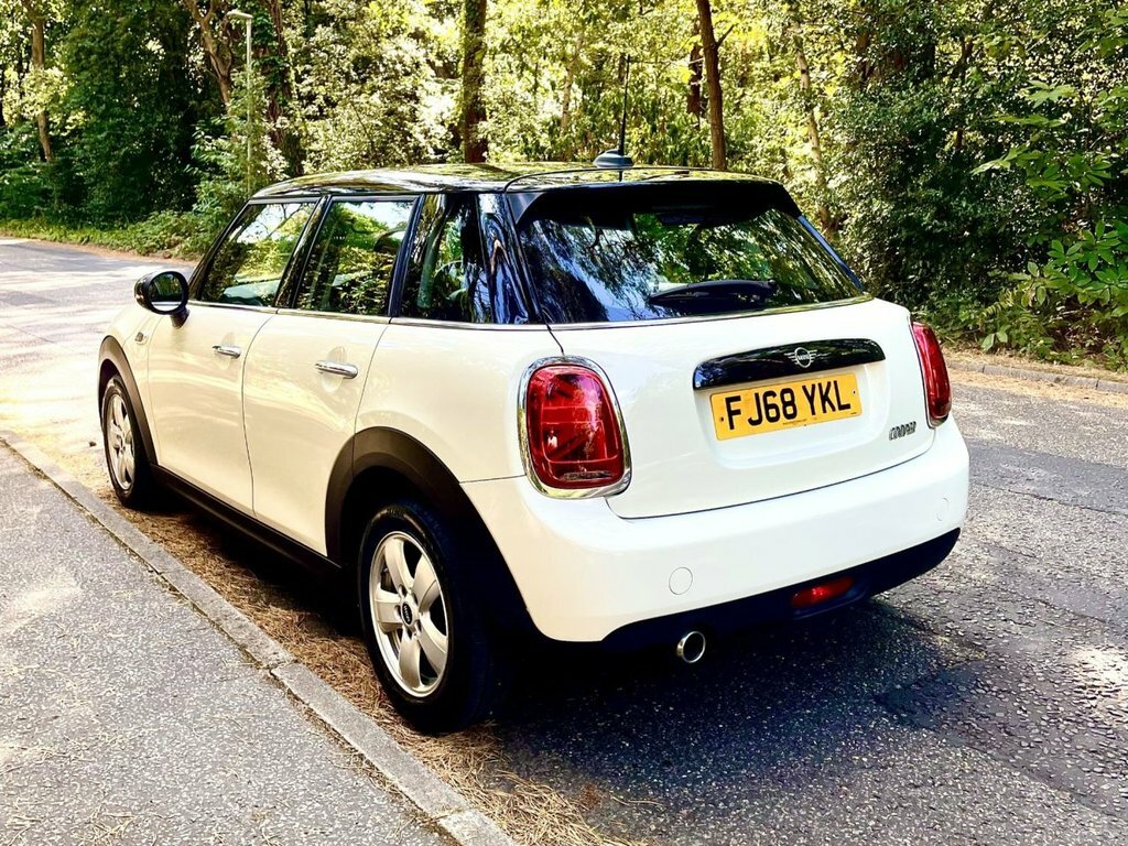 Mini Hatch 1.5L Cooper Classic FJ68YKL White #5