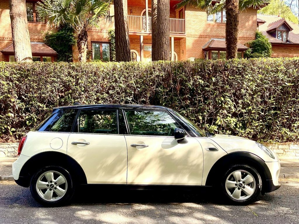 Mini Hatch 1.5L Cooper Classic FJ68YKL White #2
