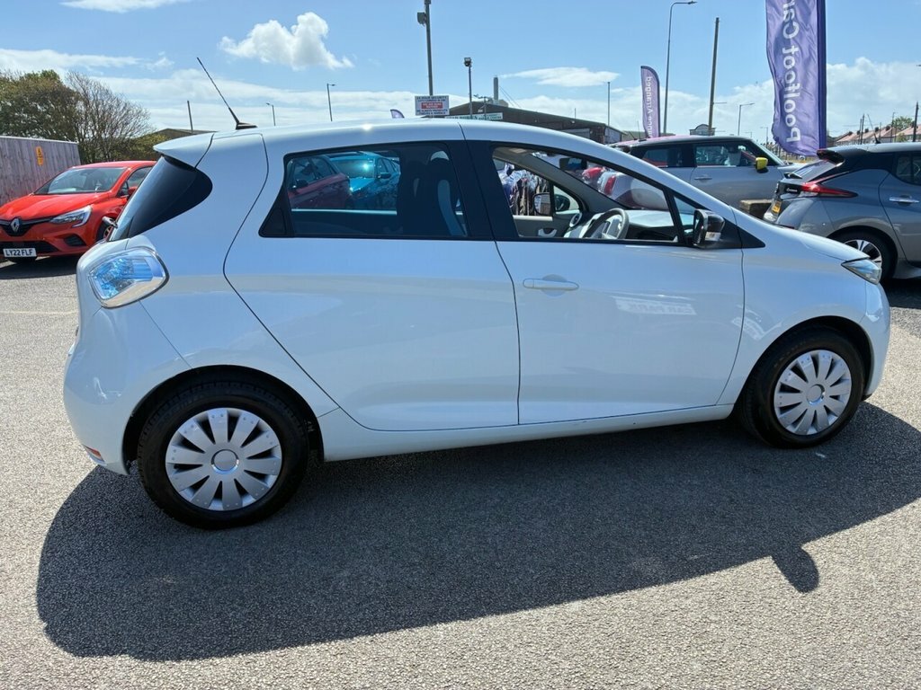 Renault Zoe Hatchback CA15HXR White #4