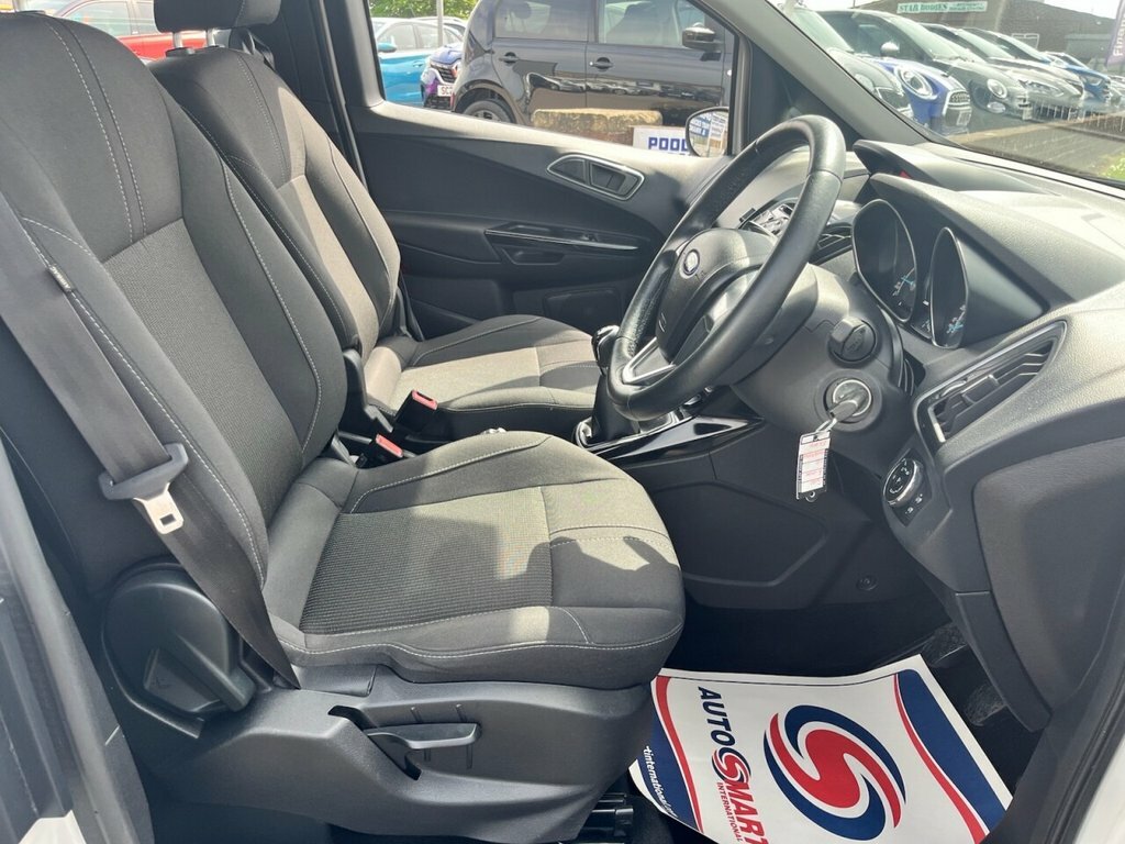 Ford B-Max 1L Zetec Navigator White #4