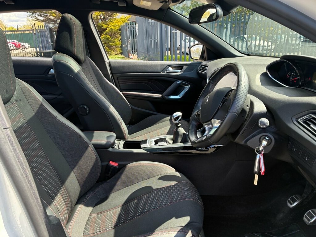 Peugeot 308 1.5L Gt Line White #4