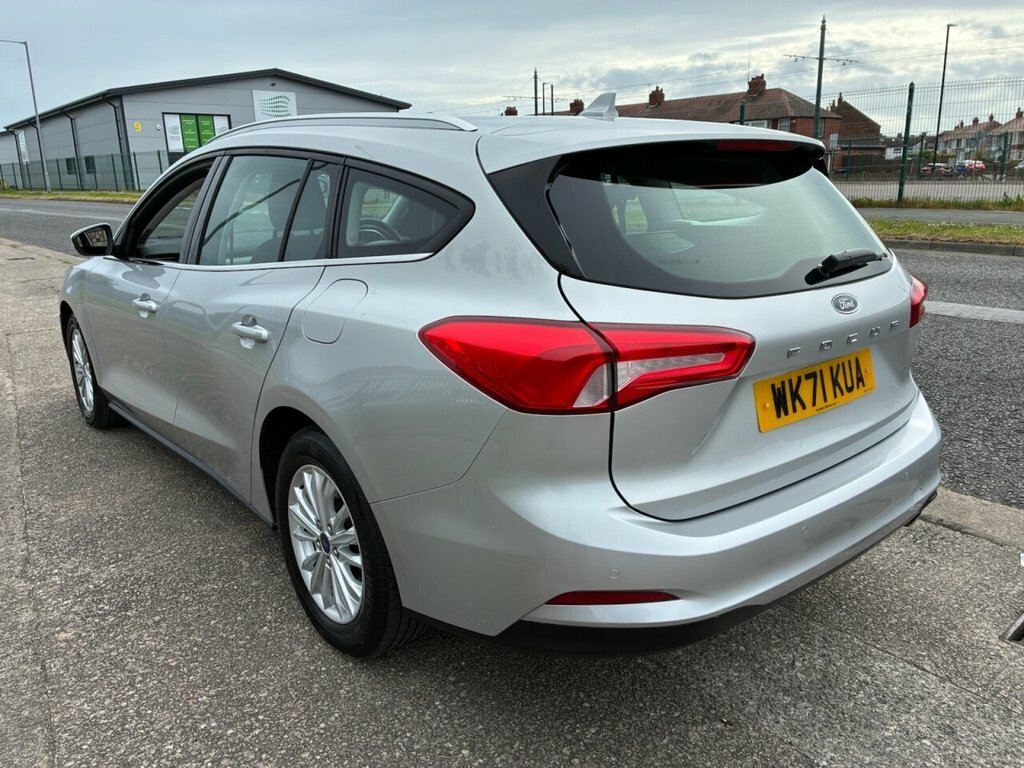 Ford Focus 1L Titanium Silver #3