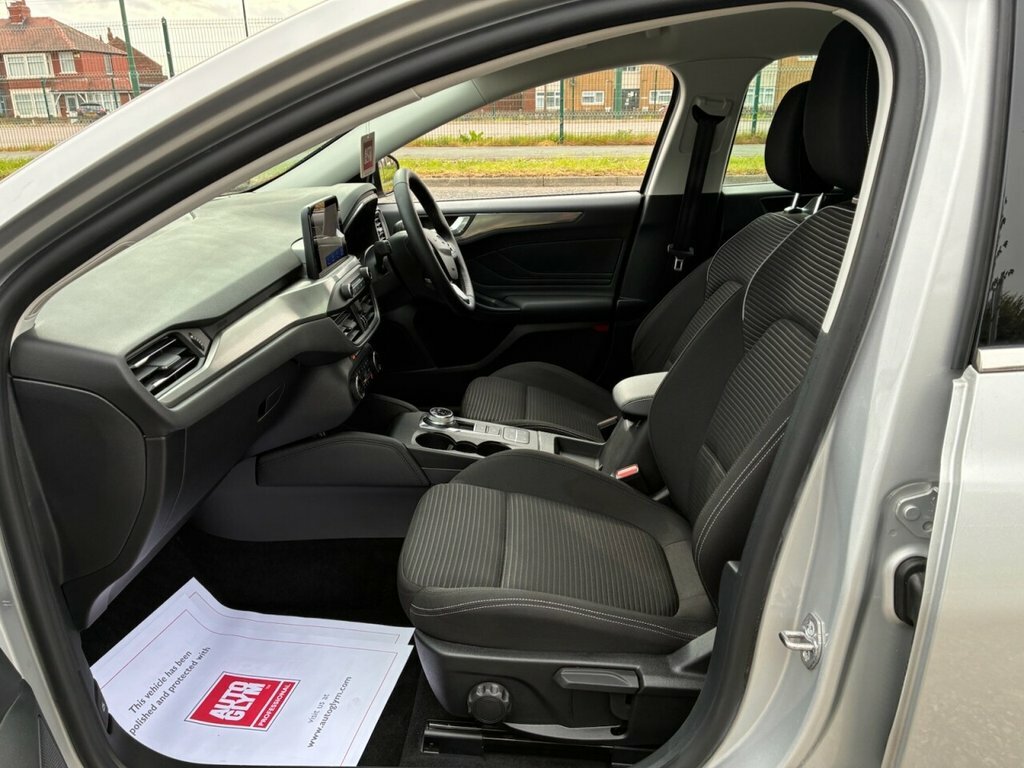 Ford Focus 1L Titanium Silver #4