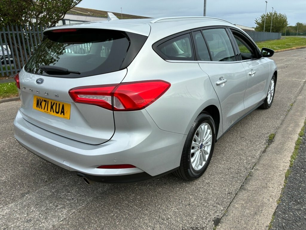 Ford Focus 1L Titanium Silver #5