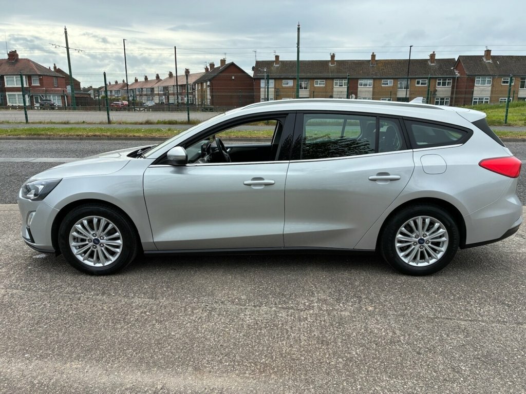 Ford Focus 1L Titanium Silver #6
