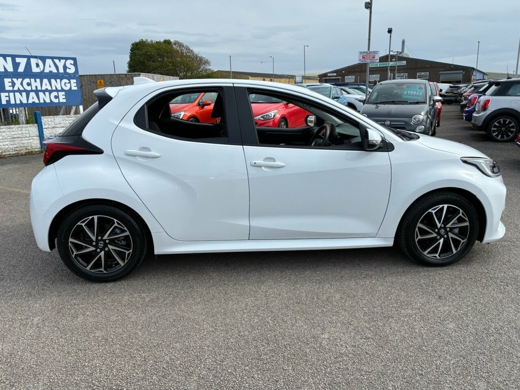 Toyota Yaris 1.5L Design EA23UVE White #5