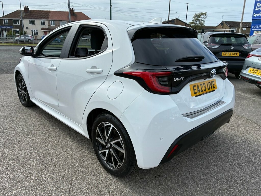Toyota Yaris 1.5L Design EA23UVE White #6