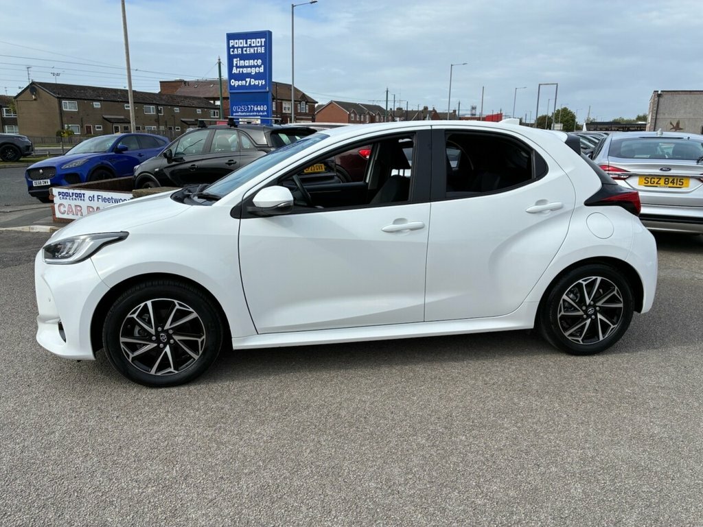 Toyota Yaris 1.5L Design EA23UVE White #3