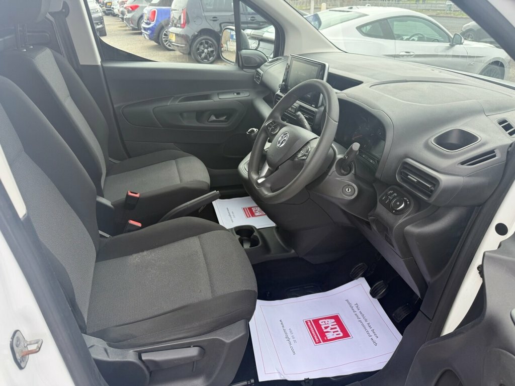 Vauxhall Combo 1.5L Dynamic DV21MHJ White #4