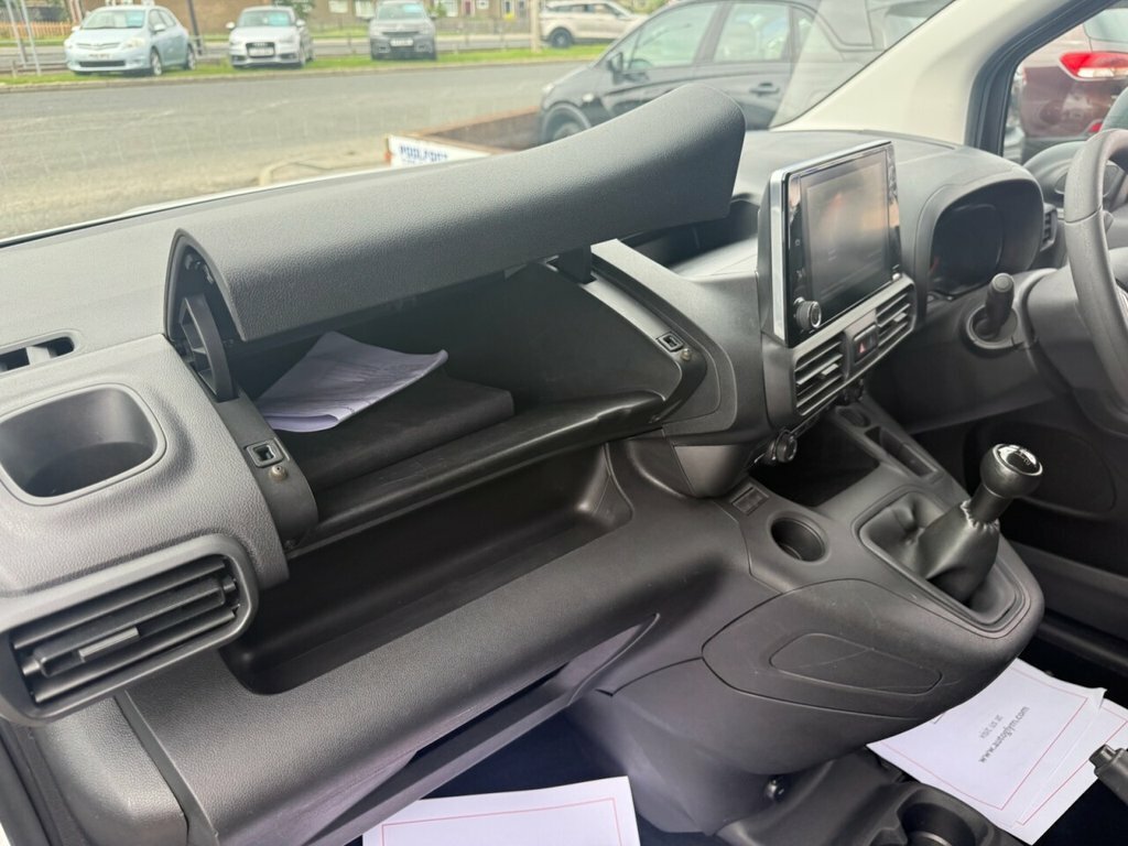 Vauxhall Combo 1.5L Dynamic DV21MHJ White #6