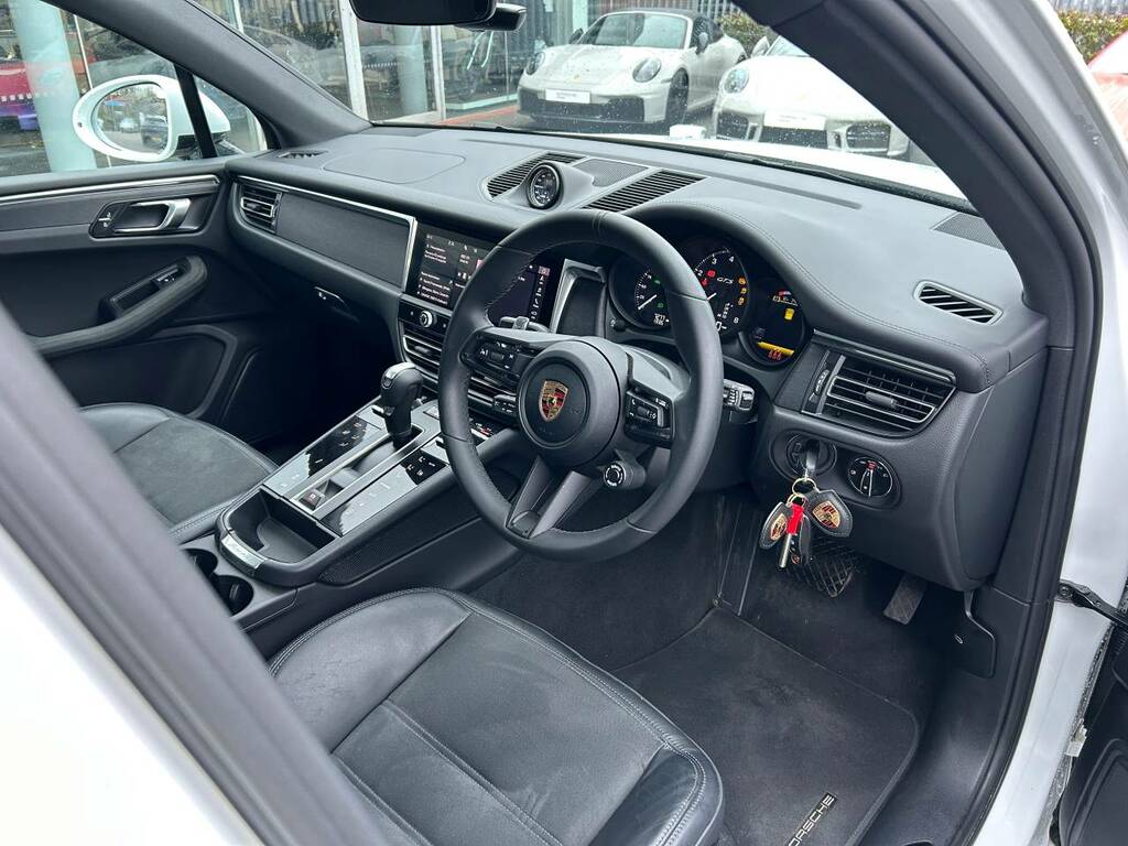 Porsche Macan Gts White #4