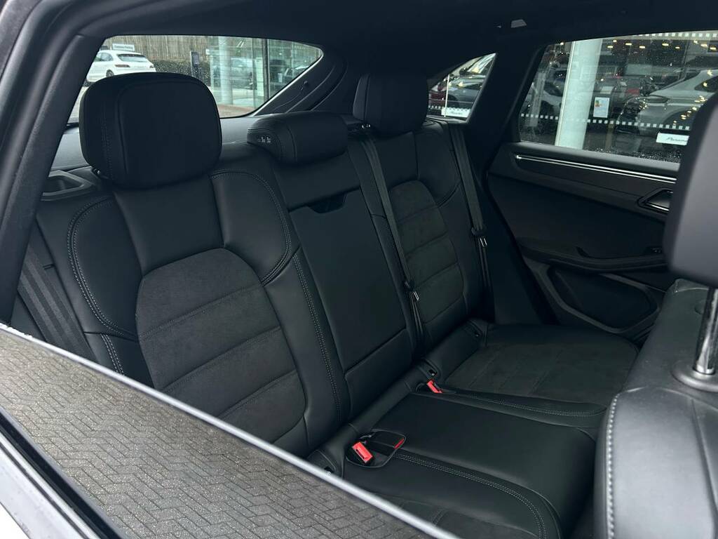Porsche Macan Gts White #5
