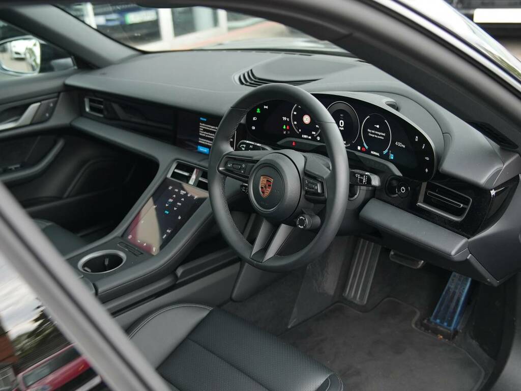 Porsche Taycan Saloon Black #4