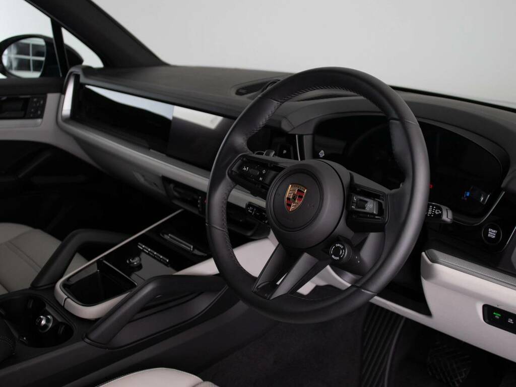 Porsche Cayenne E-hybrid Black #4
