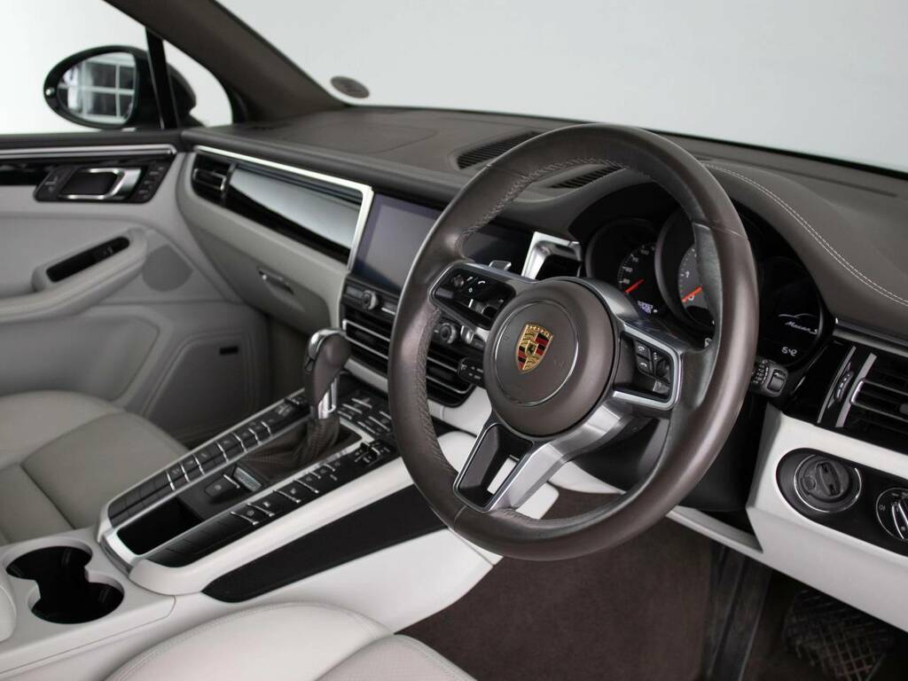 Porsche Macan S My21 Black #4