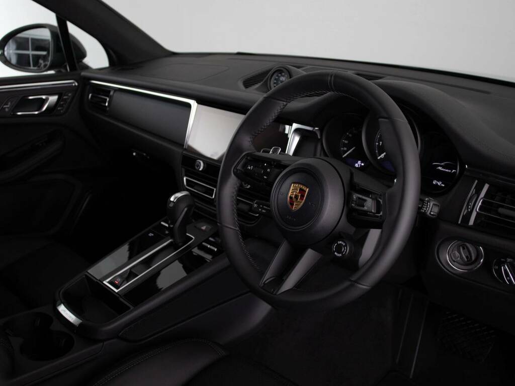 Porsche Macan T Black #4