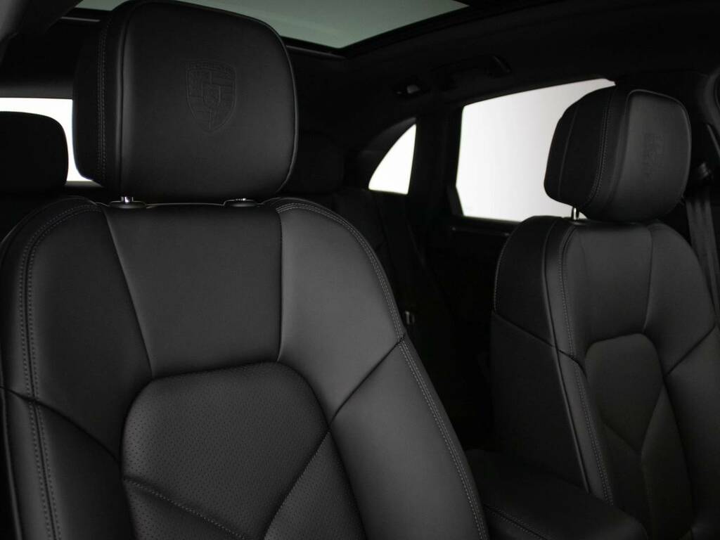 Porsche Macan T Black #5