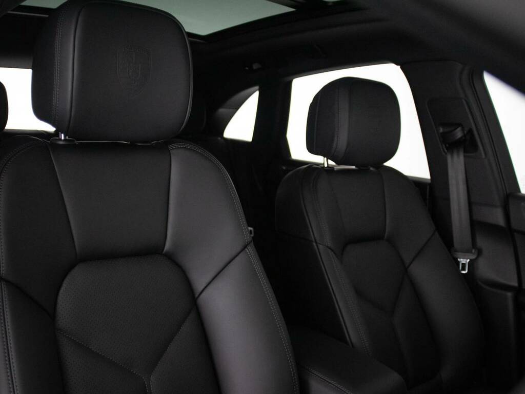 Porsche Macan T Black #5