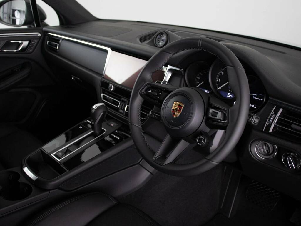 Porsche Macan T Black #4