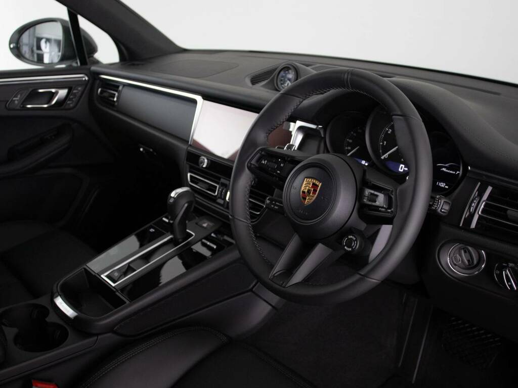 Porsche Macan T White #4