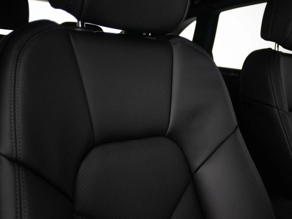Porsche Macan T White #5