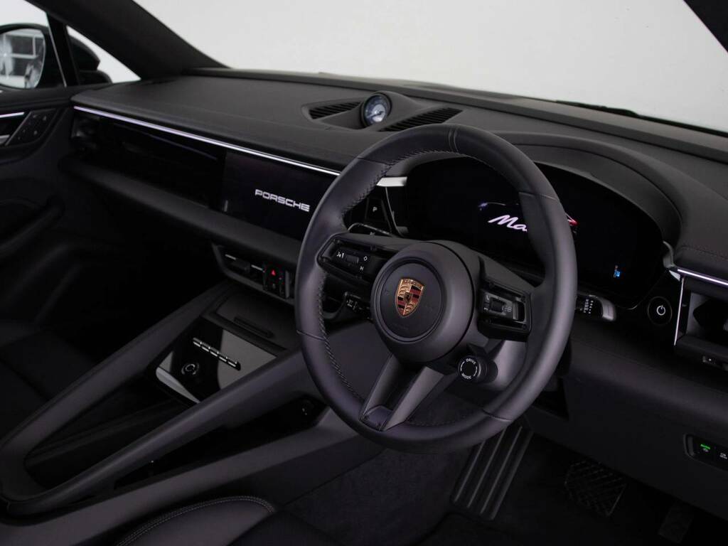 Porsche Macan 4 Electric Green #4