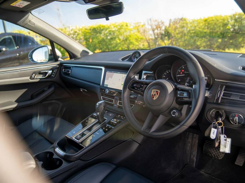 Porsche Macan T White #4