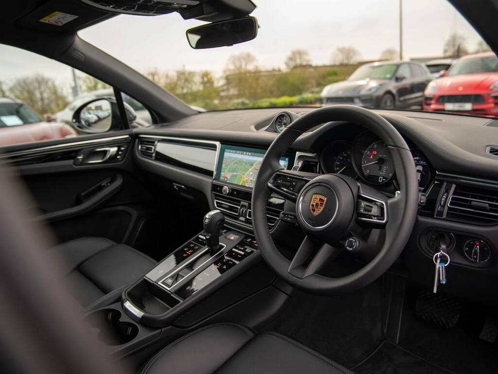 Porsche Macan S Black #4