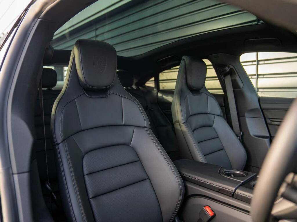 Porsche Taycan Black Edition Black #5