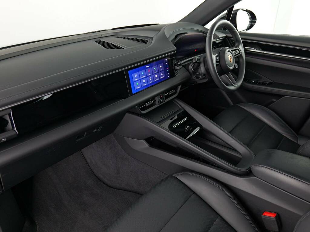 Porsche Macan Electric Black #5