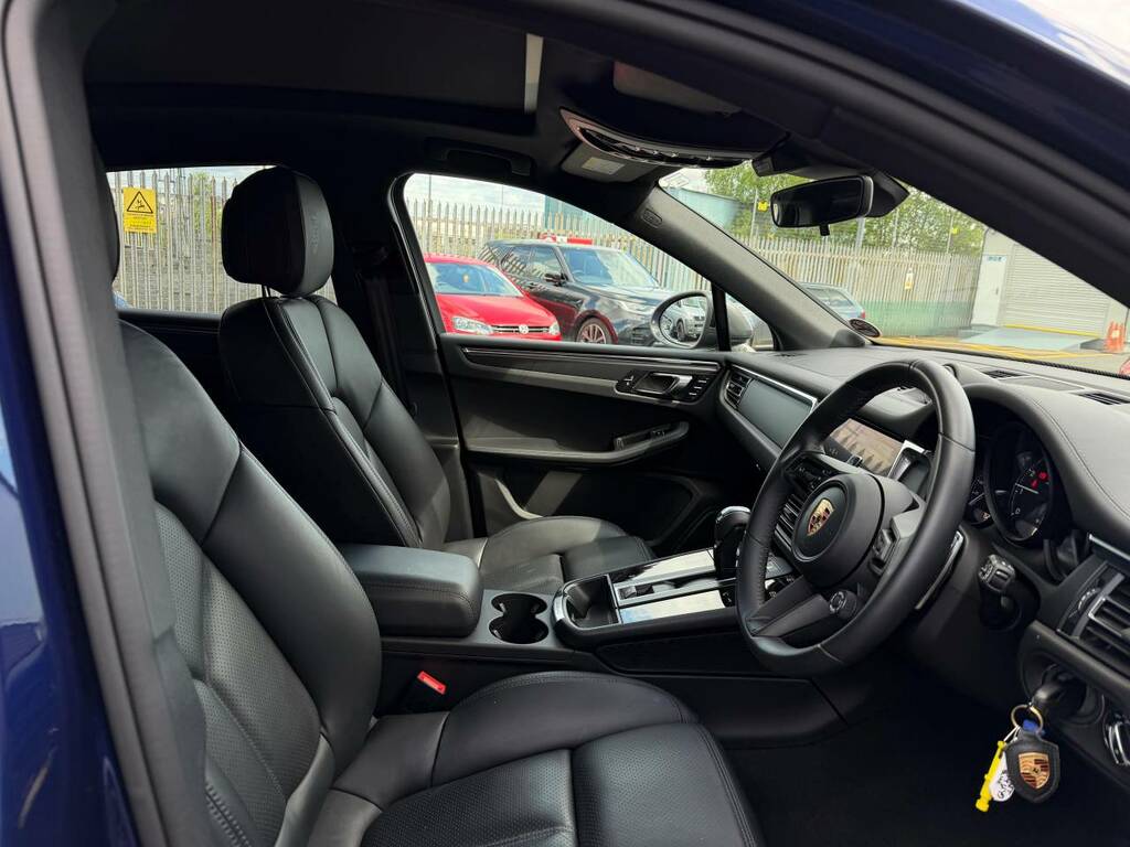 Porsche Macan T Blue #5