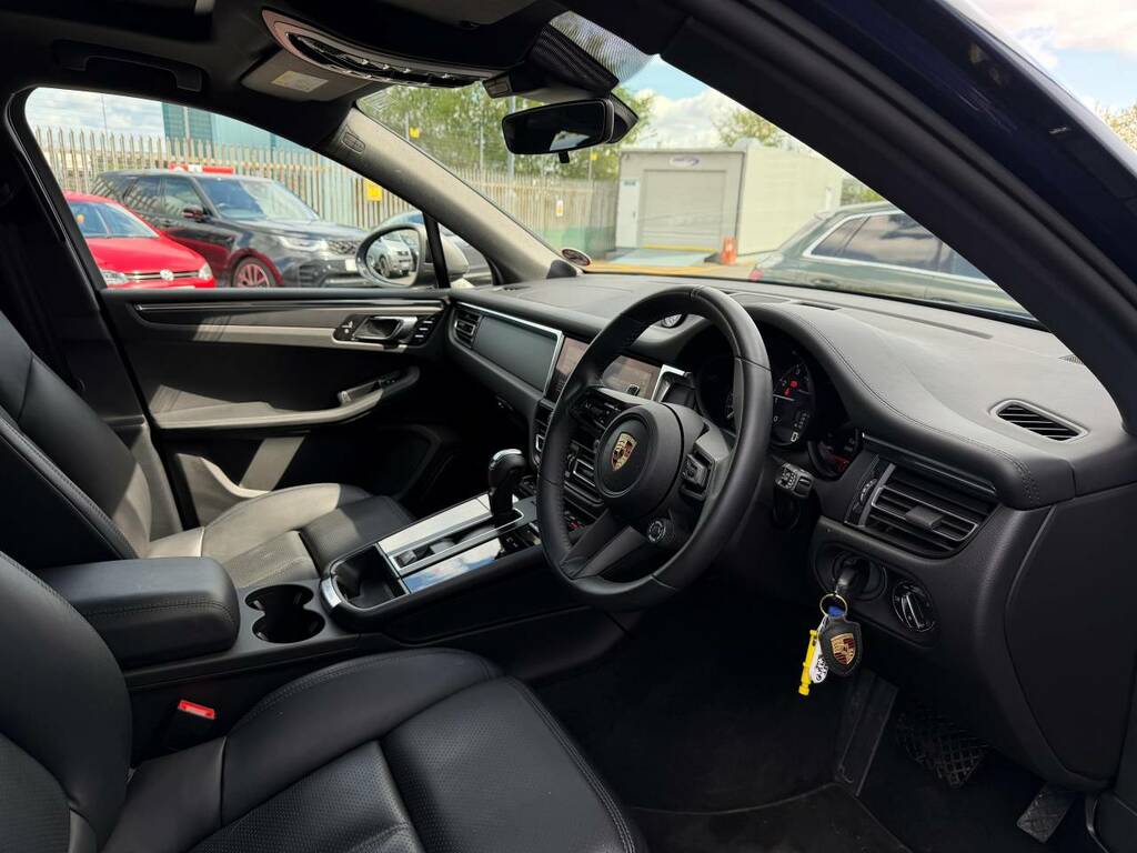 Porsche Macan T Blue #4