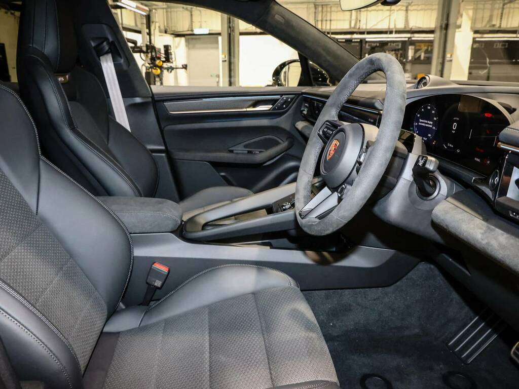 Porsche Macan Gts Electric  Green #5