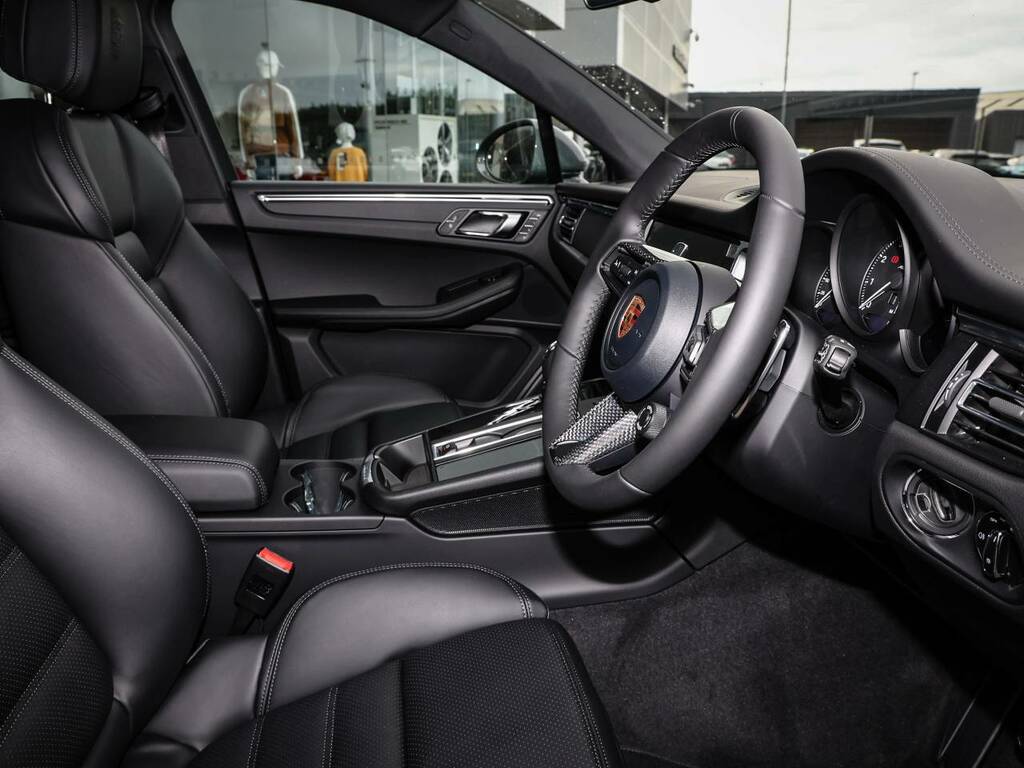 Porsche Macan T Black #5
