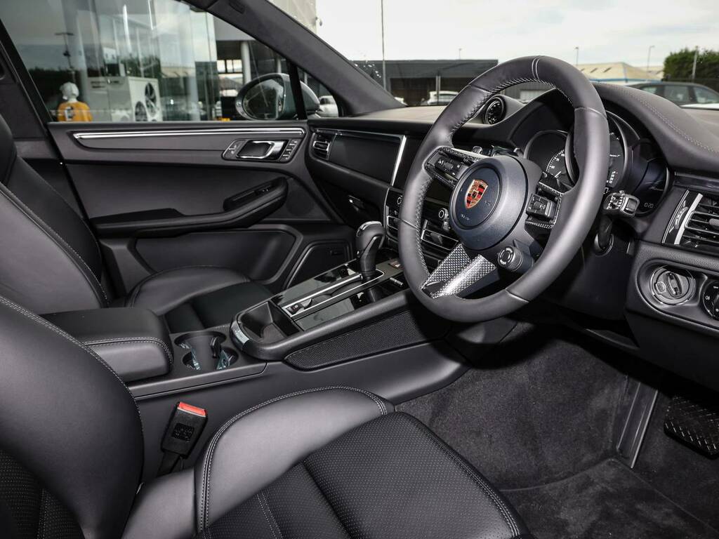 Porsche Macan T Black #4