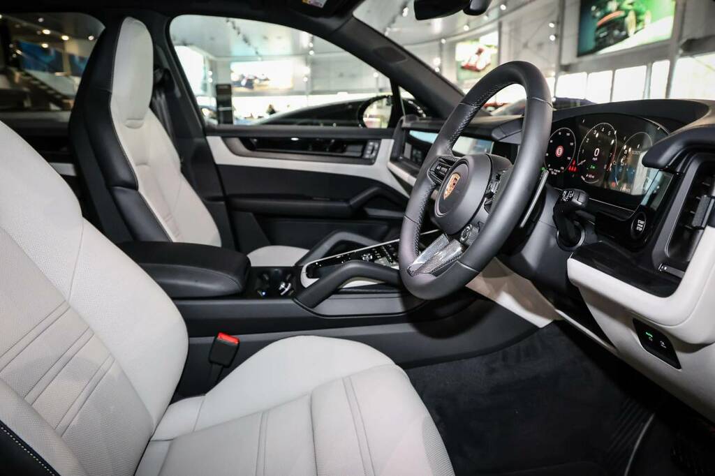 Porsche Cayenne E-hybrid Black Edition  Black #5