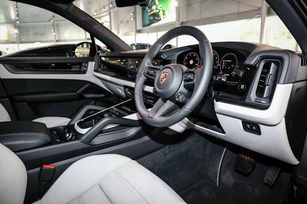 Porsche Cayenne E-hybrid Black Edition  Black #4