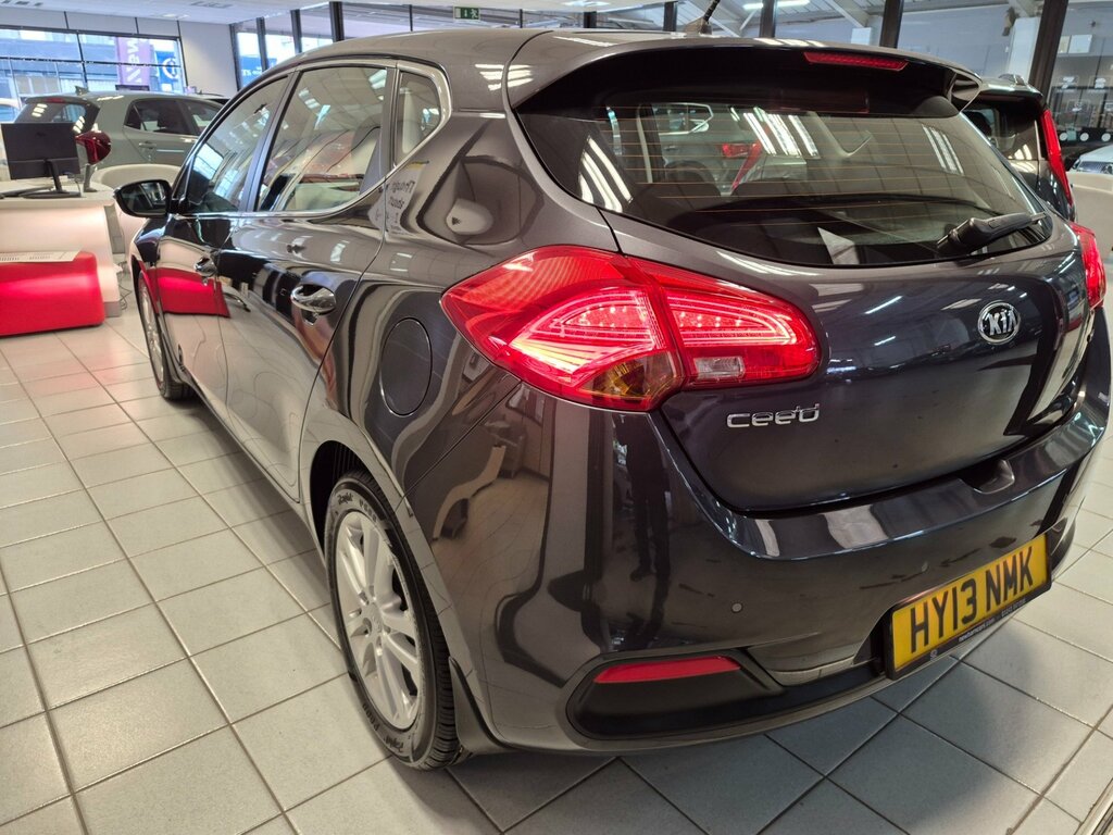 Kia Ceed 1.6 Crdi 2 Hatchback Euro 5 126 B Silver #2