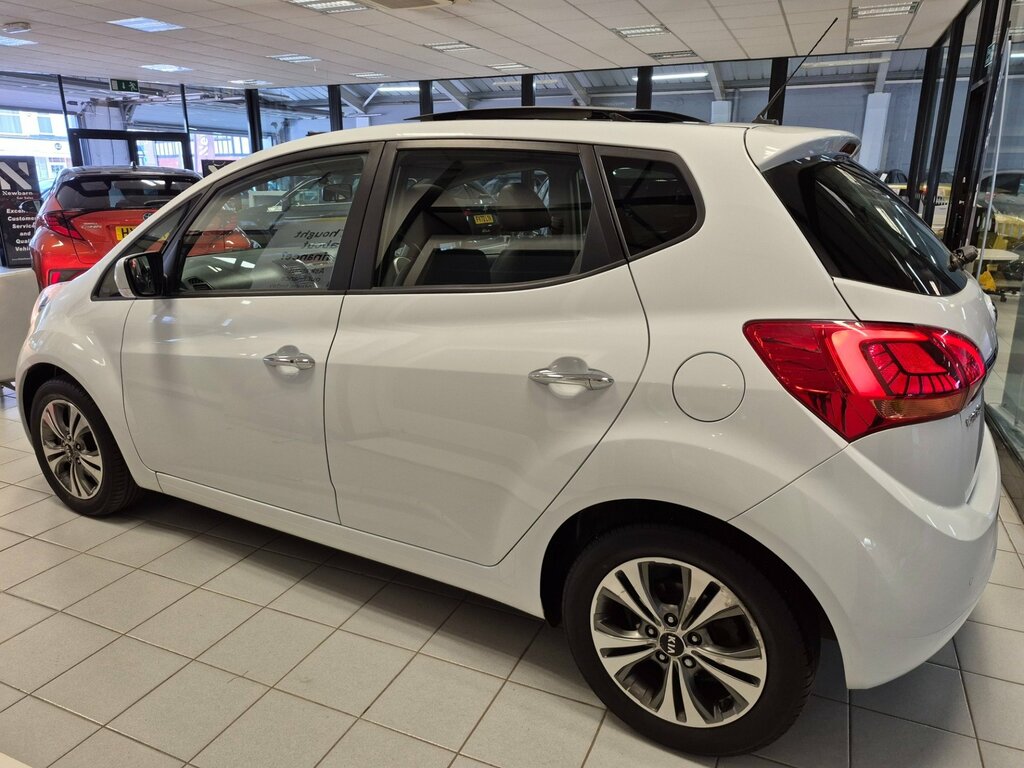 Kia Venga 1.6 4 Mpv Euro 6 123 Bhp HT66FDX White #2