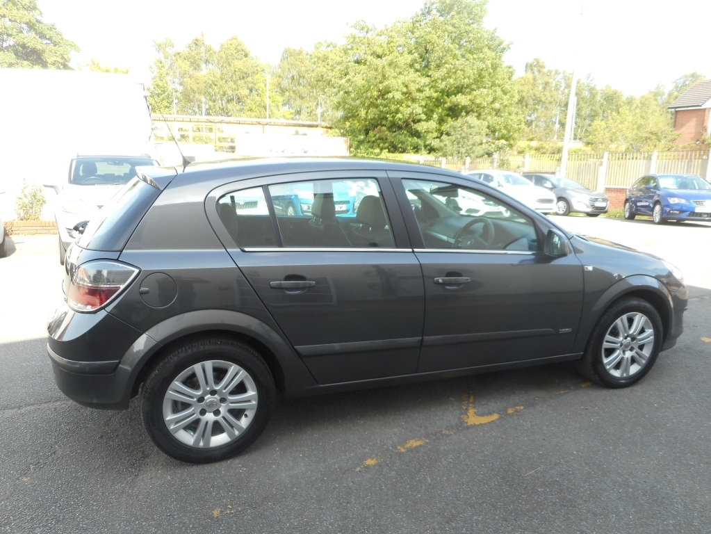 Vauxhall Astra 1.6 Design MF10UKP Grey #2