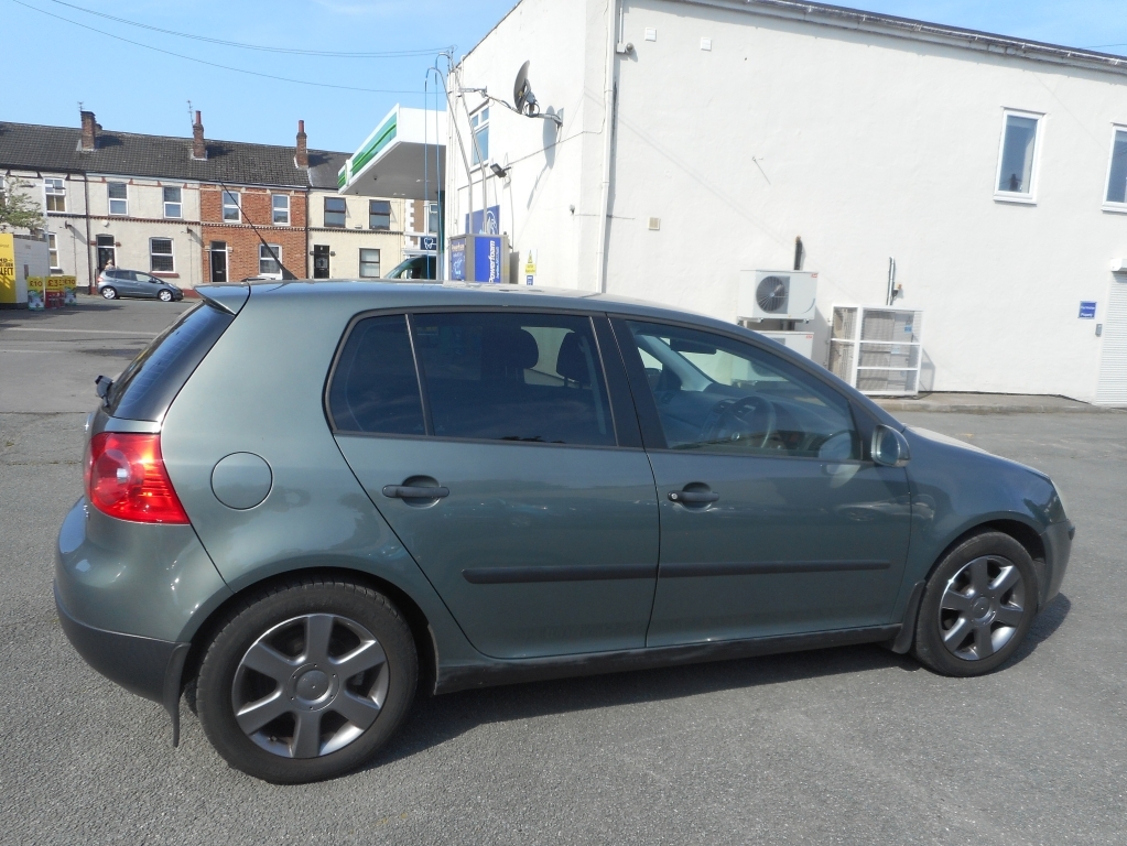 Volkswagen Golf 1.6 S Fsi  #2