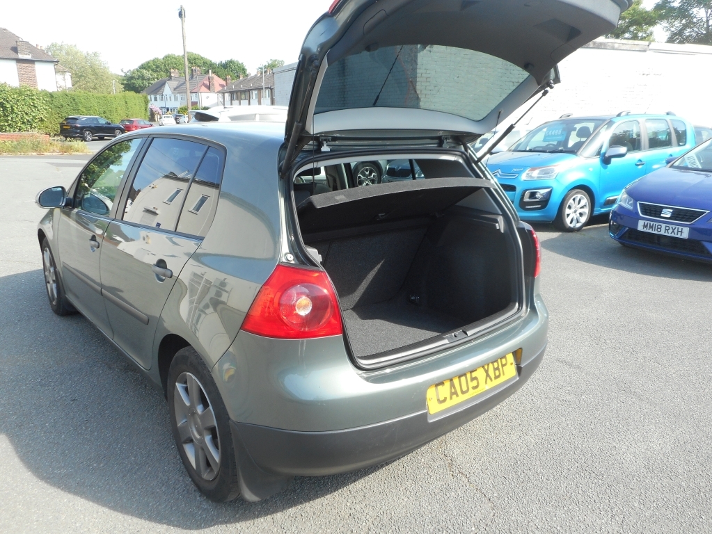 Volkswagen Golf 1.6 S Fsi  #4
