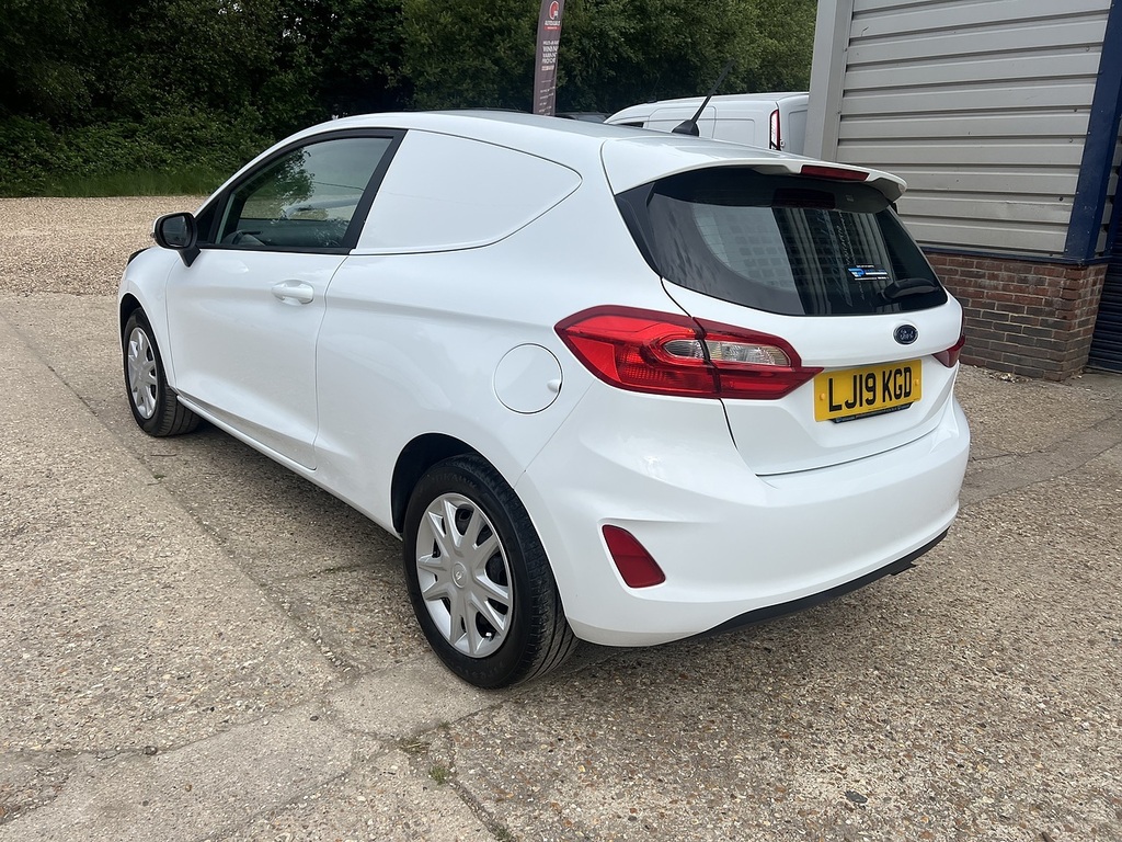 Ford Fiesta Tdci LJ19KGD White #5