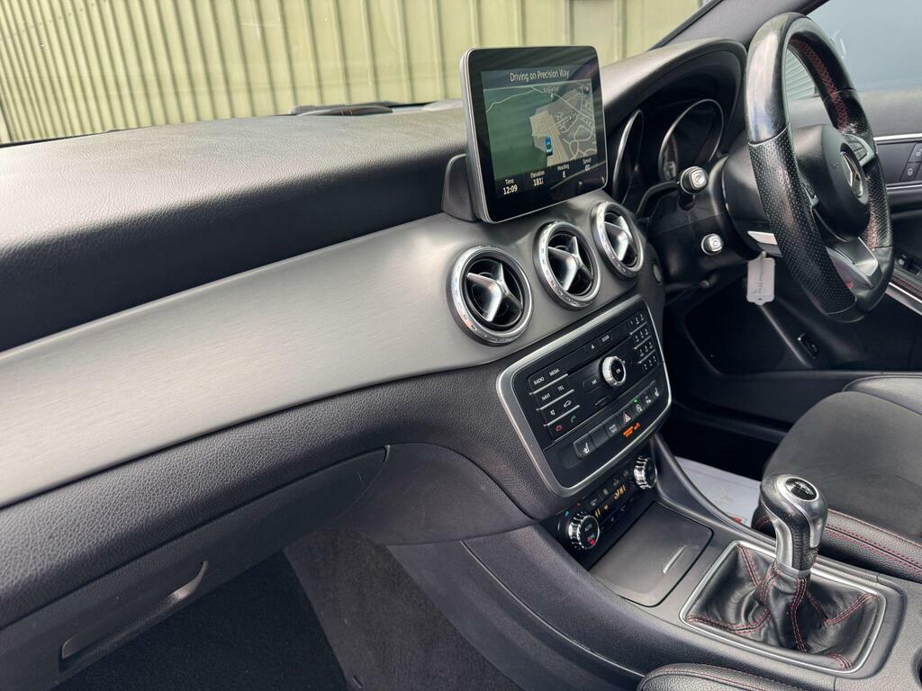 Mercedes-Benz GLA Class 2.1 Gla200d Amg Line Executive Euro 6 S S FX66NXV Red #3