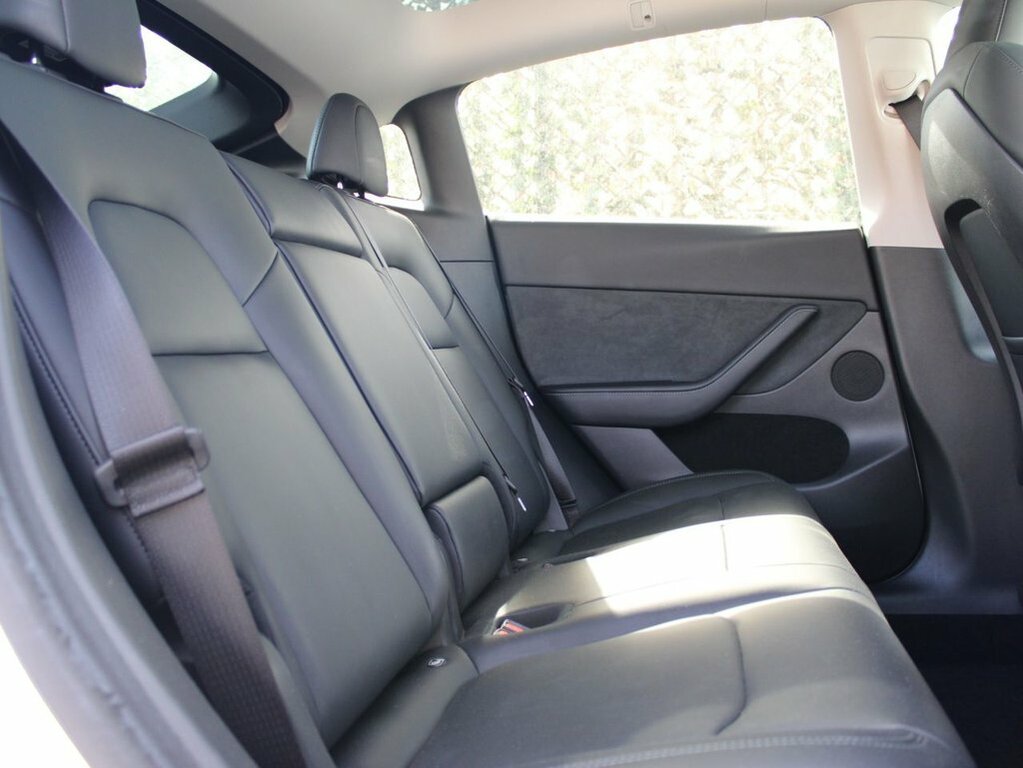 Tesla Model Y Suv GF23VNZ White #5