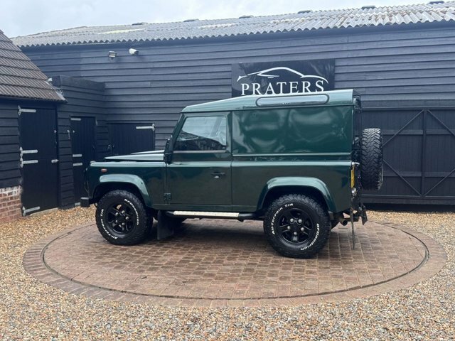 Land Rover Defender Green #11