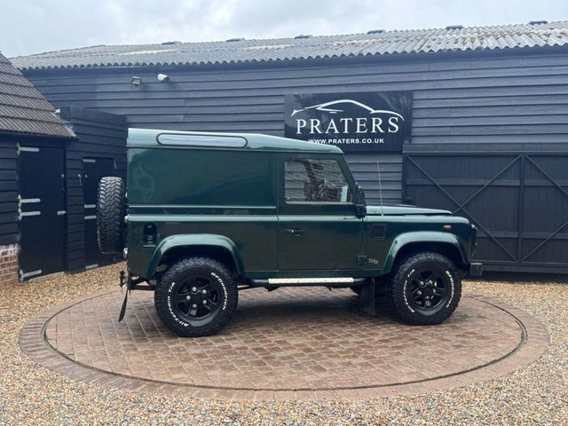 Land Rover Defender Green #10
