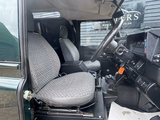 Land Rover Defender Green #7