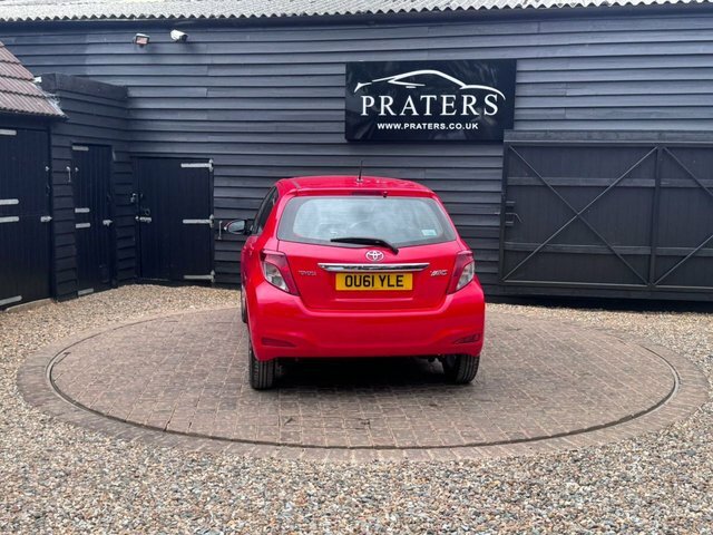 Toyota Yaris Dual Vvt-i Tr Hatchback Red #2
